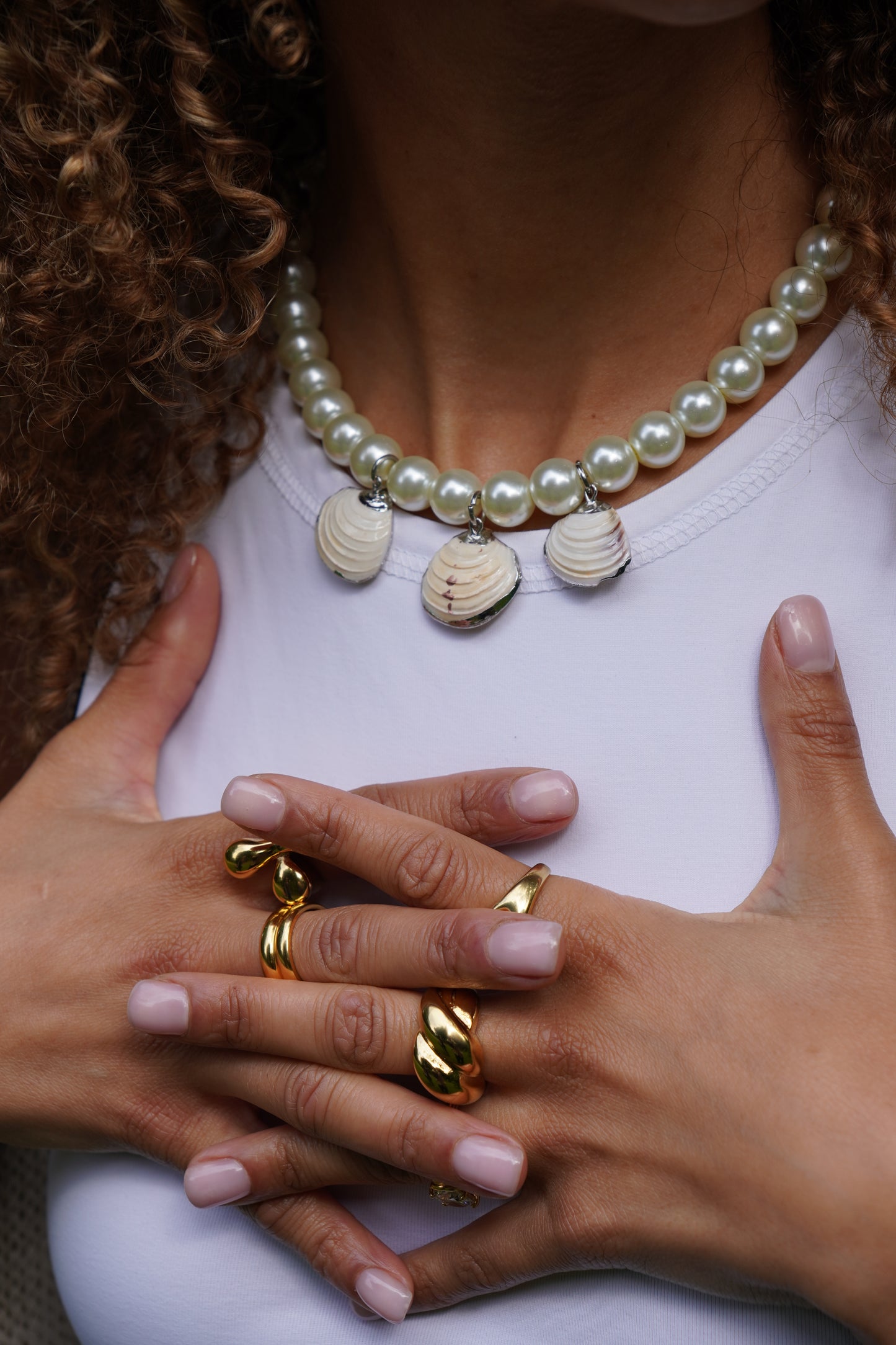 LÈA CLASSIC SHELL NECKLACE