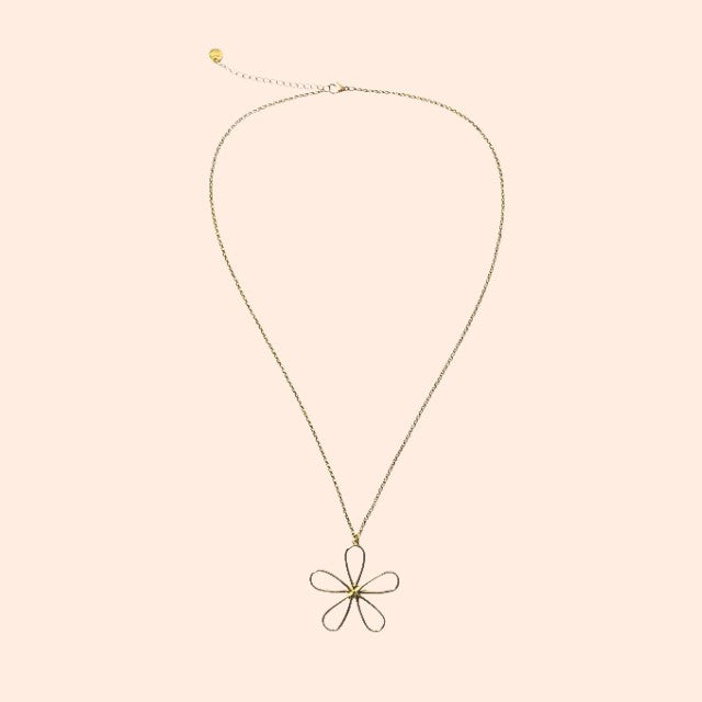 Necklace flower pendant in gold