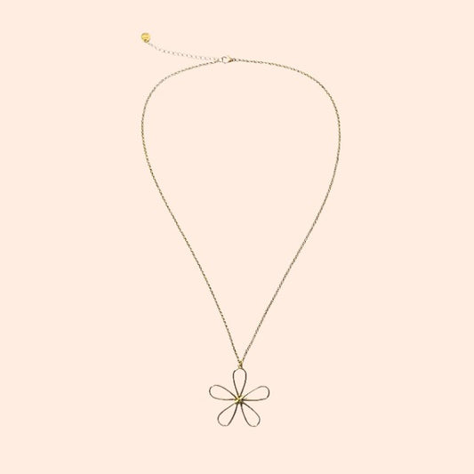 Necklace flower pendant in gold